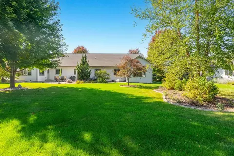 Exterior - 4742 N Providence Ave, Appleton, WI 54913 photo 4 of 8