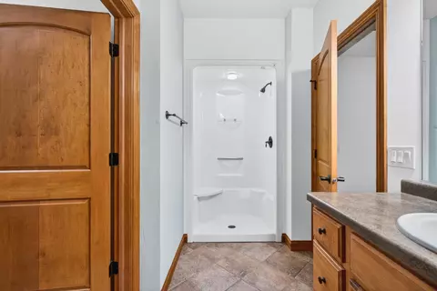 Bath - 4742 N Providence Ave, Appleton, WI 54913 photo 4 of 5
