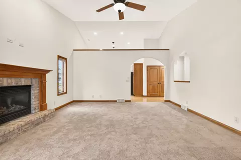 Living - 4742 N Providence Ave, Appleton, WI 54913 photo 3 of 4