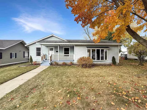 1608 22nd Ave, Menominee, MI 49858