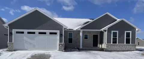 882 Whisper Falls Ln, Menasha, WI 54952