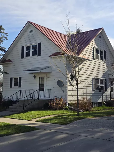 215 N Oxford St, Wautoma, WI 54982
