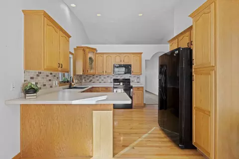 Kitchen - 1819 E Sylvan Ave, Appleton, WI 54915 photo 4 of 7