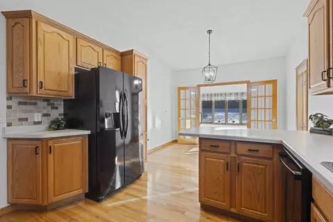 Kitchen - 1819 E Sylvan Ave, Appleton, WI 54915 photo 5 of 7