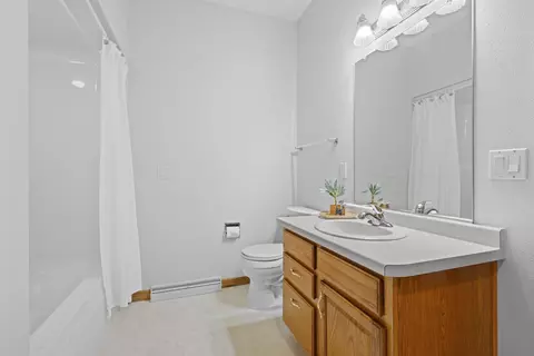 Bath - 1819 E Sylvan Ave, Appleton, WI 54915 photo 2 of 3