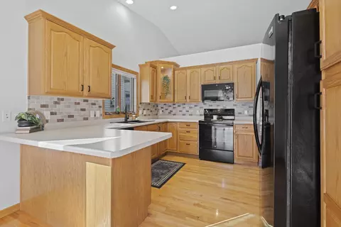 Kitchen - 1819 E Sylvan Ave, Appleton, WI 54915 photo 6 of 7
