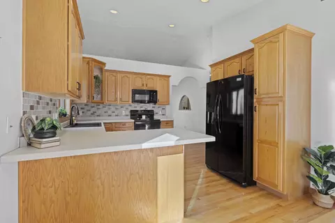 Kitchen - 1819 E Sylvan Ave, Appleton, WI 54915 photo 3 of 7