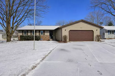 804 Longview Ave, Allouez, WI 54301