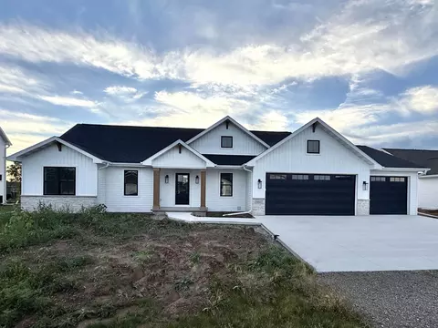 N8864 Galway Lane, Menasha, WI 54952
