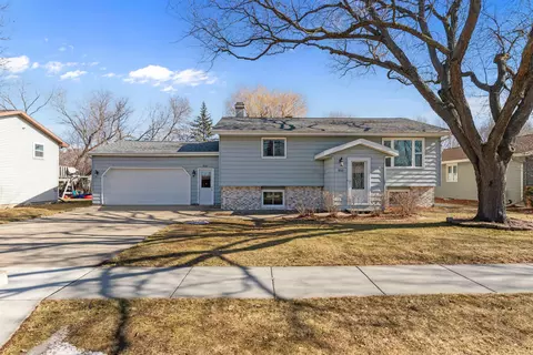 800 Carol Lynn Dr, Little Chute, WI 54140