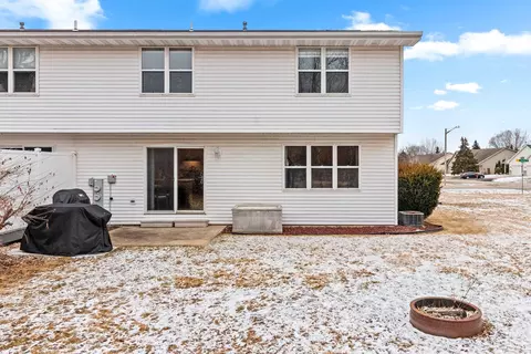 1933 Anita Ct, Appleton, WI 54913 photo 2