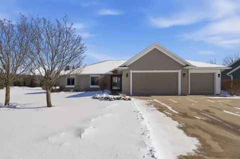 1547 Foxfire Ct, Waupaca, WI 54981