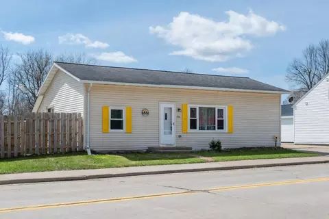 406 E Main St, Gillett, WI 54124