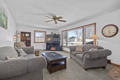 909 W Weiland Ave, Appleton, WI 54914 photo 5