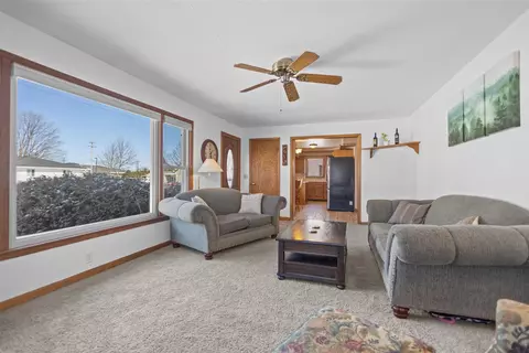909 W Weiland Ave, Appleton, WI 54914 photo 6