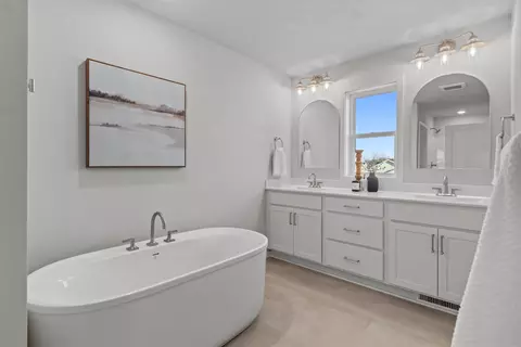 Bath - 3731 E Gladiolus Pl, Appleton, WI 54913 photo 5 of 7