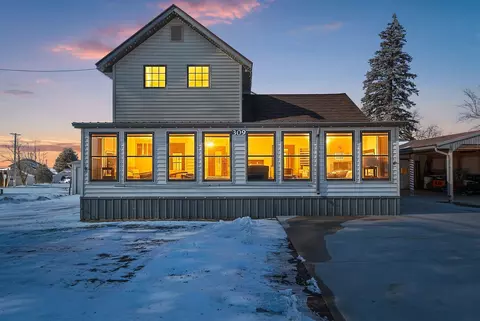 309 S Warrington Ave, Cecil, WI 54111