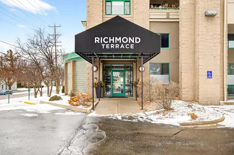 400 N Richmond St #328, Appleton, WI 54911