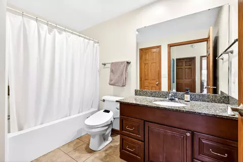 Bath - 400 N Richmond St #328, Appleton, WI 54911 photo 1 of 3