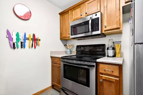 Kitchen - 400 N Richmond St #328, Appleton, WI 54911 photo 3 of 5