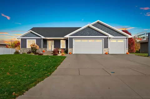 3442 Leeds Castle Dr, Green Bay, WI 54313