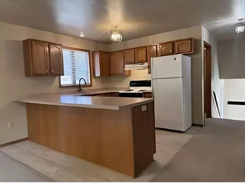 Kitchen - 2119 N Cloudview Dr, Appleton, WI 54914 photo 2 of 3
