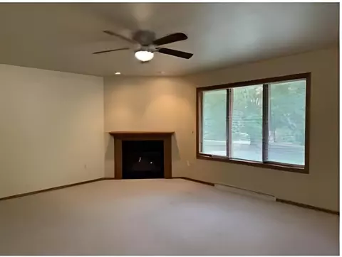 Living - 2119 N Cloudview Dr, Appleton, WI 54914 photo 3 of 4