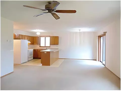 Living - 2119 N Cloudview Dr, Appleton, WI 54914 photo 2 of 4