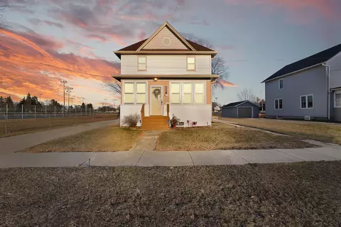 609 Grove St, Beaver Dam, WI 53916