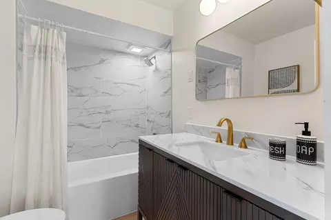 Bath - 518 S Telulah Ave, Appleton, WI 54915 photo 1 of 4