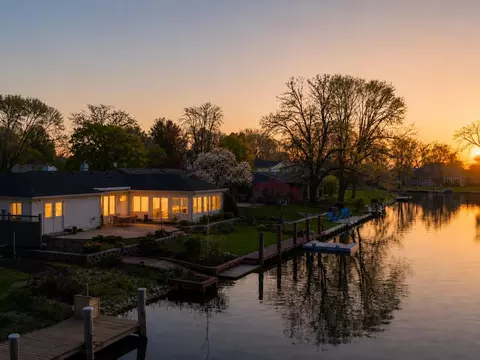 933 Starboard Ct, Oshkosh, WI 54901