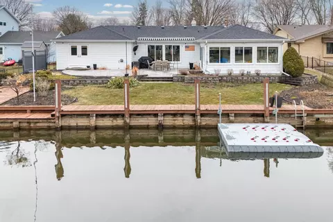 933 Starboard Ct, Oshkosh, WI 54901