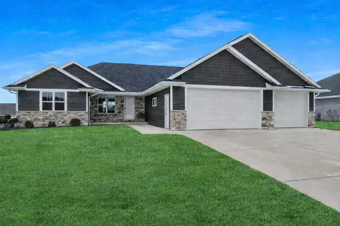 2885 Sussex Rd, Green Bay, WI 54311