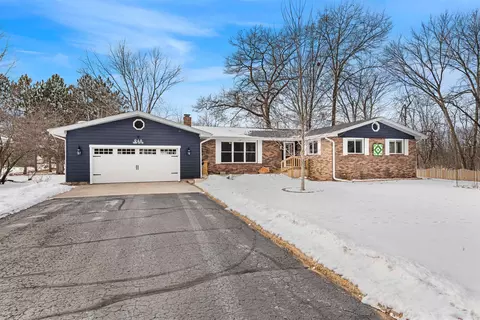 948 Shing Wa Uk Dr, Marinette, WI 54143