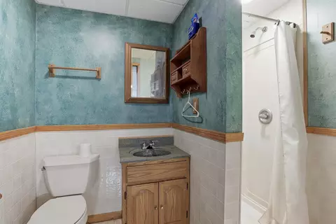 Bath - 907 E Florida Ave, Appleton, WI 54911 photo 3 of 3