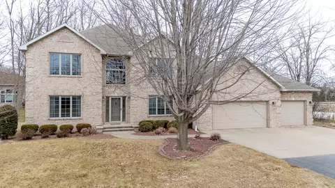 2230 Elmview Dr, Appleton, WI 54915