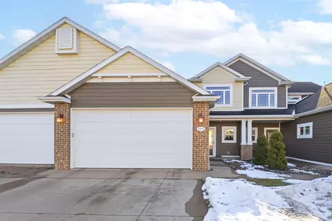 1713 Oak Hollow Ln, Neenah, WI 54956