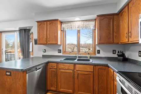 Kitchen - w6082 Hearthstone Drive, Appleton, WI 54915 photo 4 of 5