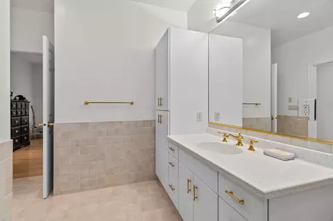 Bath - 632 Cambridge Dr, Ripon, WI 54971 photo 7 of 9