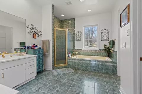 Bath - 632 Cambridge Dr, Ripon, WI 54971 photo 2 of 9