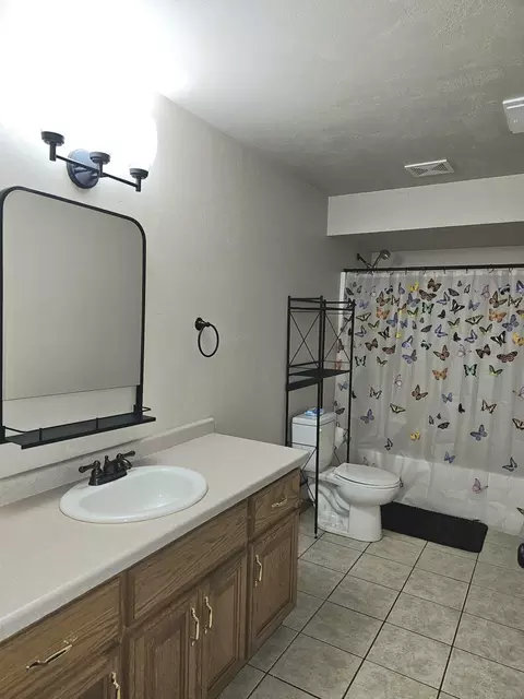 Bath - 1906 Mitchell St, Oshkosh, WI 54901 photo 5 of 6