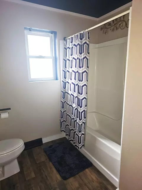 Bath - 1906 Mitchell St, Oshkosh, WI 54901 photo 2 of 6
