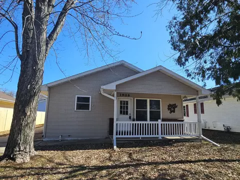 Exterior - 1906 Mitchell St, Oshkosh, WI 54901 photo 4 of 8