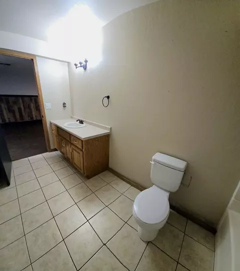 Bath - 1906 Mitchell St, Oshkosh, WI 54901 photo 9 of 9