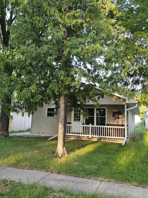 Exterior - 1906 Mitchell St, Oshkosh, WI 54901 photo 3 of 8