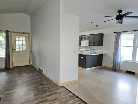 Entry Way - 1906 Mitchell St, Oshkosh, WI 54901 photo 1 of 3
