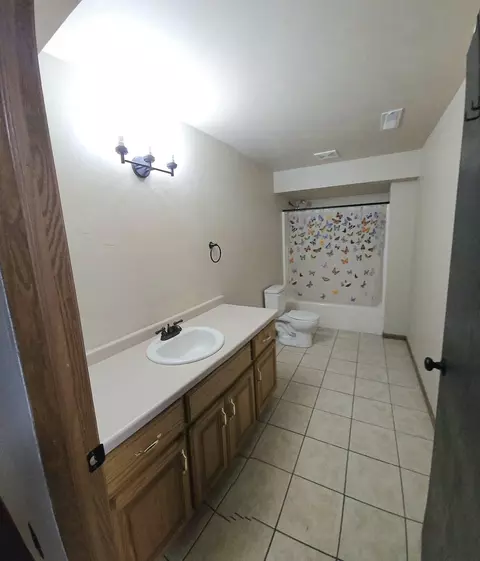 Bath - 1906 Mitchell St, Oshkosh, WI 54901 photo 8 of 9
