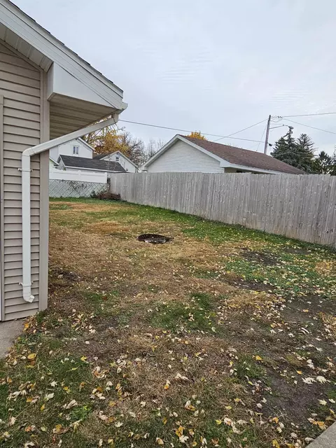 Exterior - 1906 Mitchell St, Oshkosh, WI 54901 photo 7 of 8
