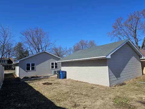 Exterior - 1906 Mitchell St, Oshkosh, WI 54901 photo 5 of 8