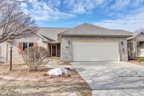 423 Woodfield Dr, Green Bay, WI 54313